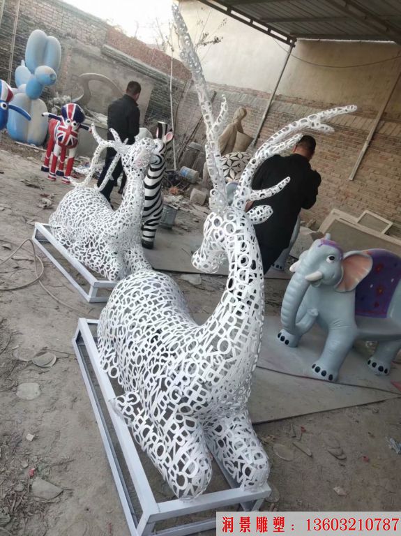 不锈钢字母拼接镂空鹿雕塑 动物景观鹿雕塑1